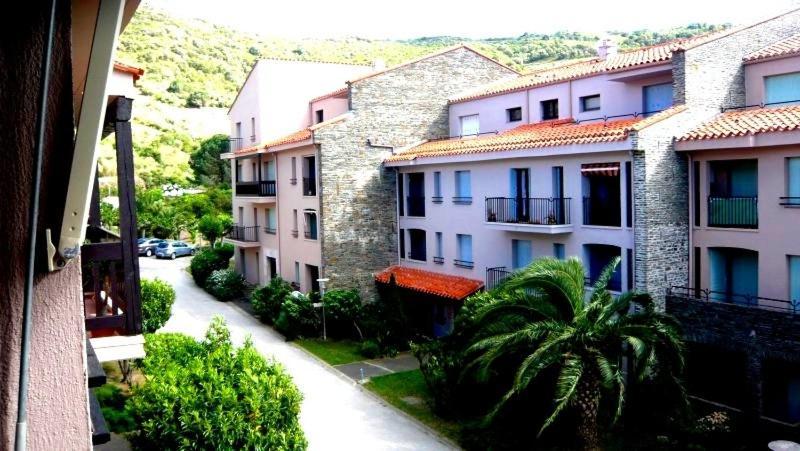 4pa109 F2 Avec Piscine Parking Et Cours De Tennis Collioure