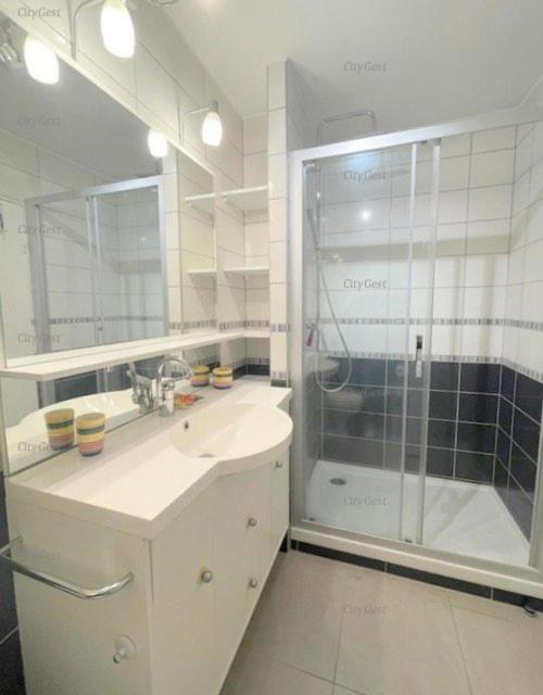 Apartment 4pa109 F2 Avec Piscine Parking Et Cours De Tennis