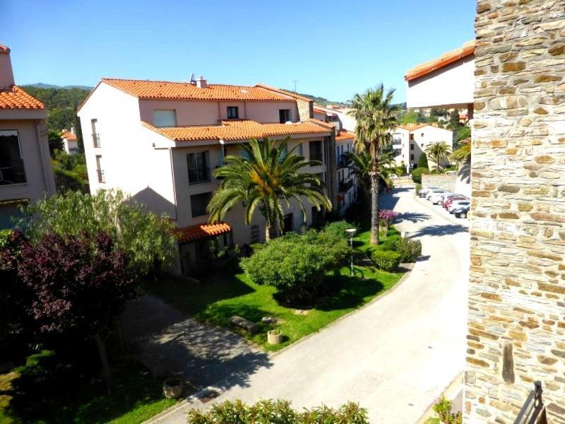 4pa109 F2 Avec Piscine Parking Et Cours De Tennis *
